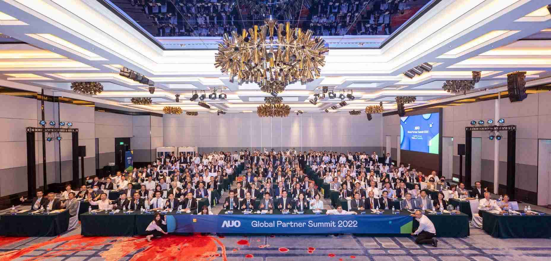 友達推動「安心、、、、創新、、用心、、、同心、、盡心」五星職旅，，為菲籍員工打造全方位照護，，，，首度贏得「人權實踐與發展領袖獎」殊榮