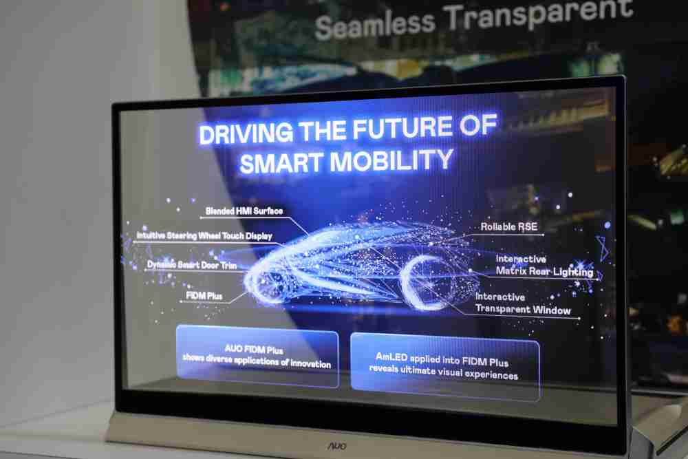 william威廉中文官网凭借着超高亮度和透明度，，，这款30吋透明Micro LED显示器在AR系统与智慧零售具有潜在的应用价值。。。。