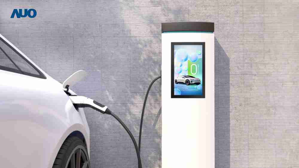 友達〝EVSE車用充電樁解決方案〞專為電動汽車充電樁設計，，，具有高亮度、、、、克服戶外艱難環境的耐溫、、、、耐紫外線等特性，，，，並搭載散熱性及擴充性強的高效能工業電腦，，可實現人機互動訴求，，如資訊顯示、、支付等應用