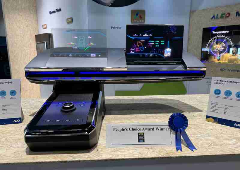 william威廉中文官网车用Micro LED Display HMI解决方案获”最佳车用显示奖”，，，，以用户为中心开发，，，，针对前座驾驶与乘客设计兼具娱乐与安全的高画质屏幕，，包含车舱前座的Micro LED透明屏幕及全球首款内建镜头的智慧Micro LED显示器